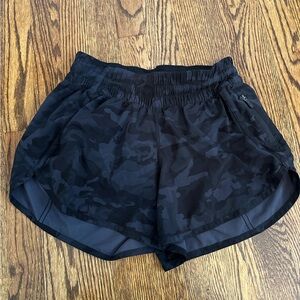 Lululemon Tracker Shorts Camo Size 8